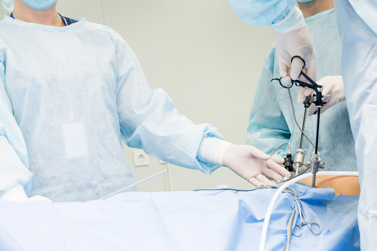 Quais as diferenças entre prostatectomia aberta e laparoscópica?